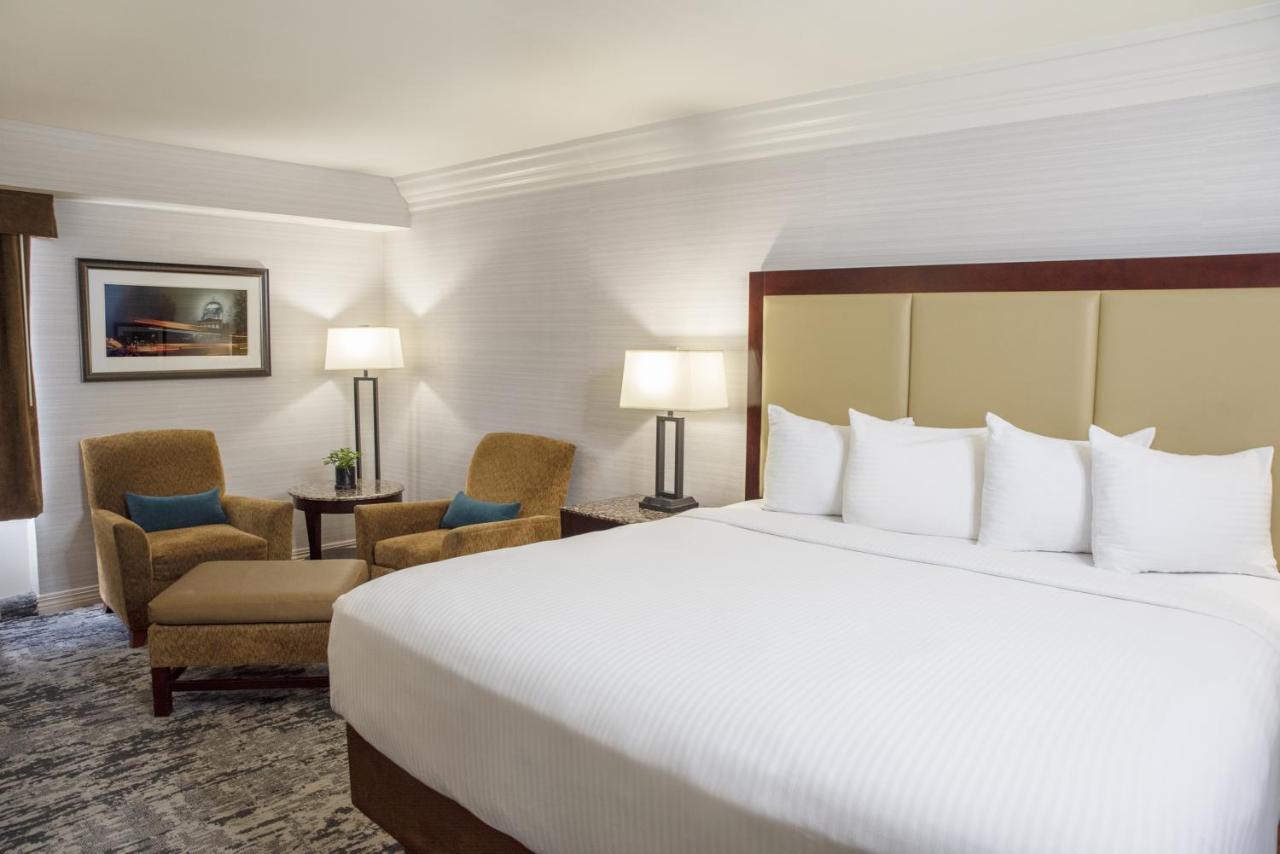 The Madison Concourse Hotel Buitenkant foto