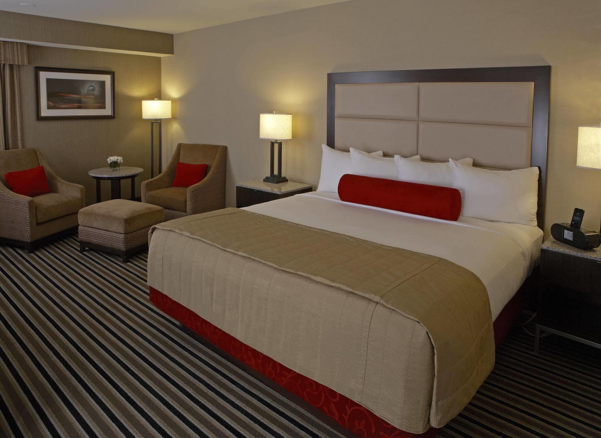 The Madison Concourse Hotel Buitenkant foto