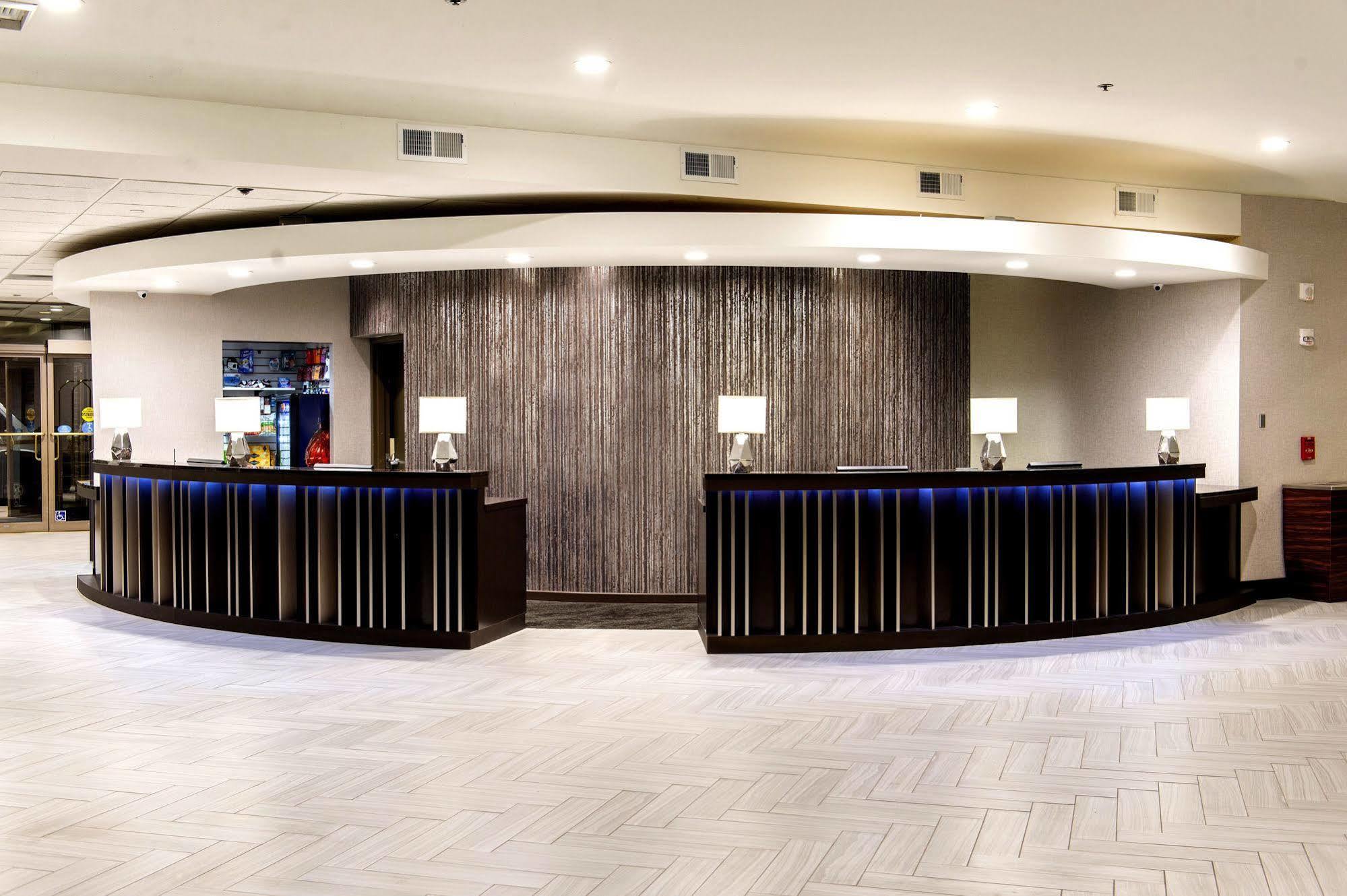 The Madison Concourse Hotel Buitenkant foto